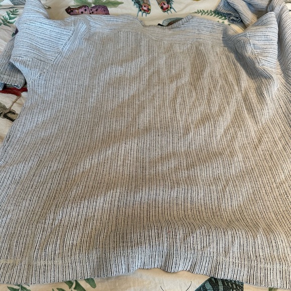 Gray Ribbed Thick V-Neck - Picture 6 of 6